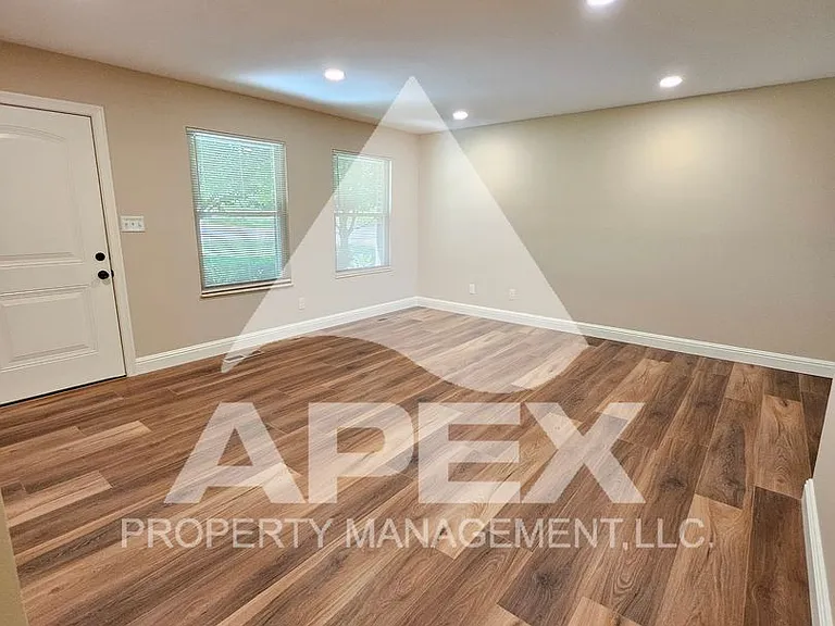 7306 Deane Hill Dr — Photo 21