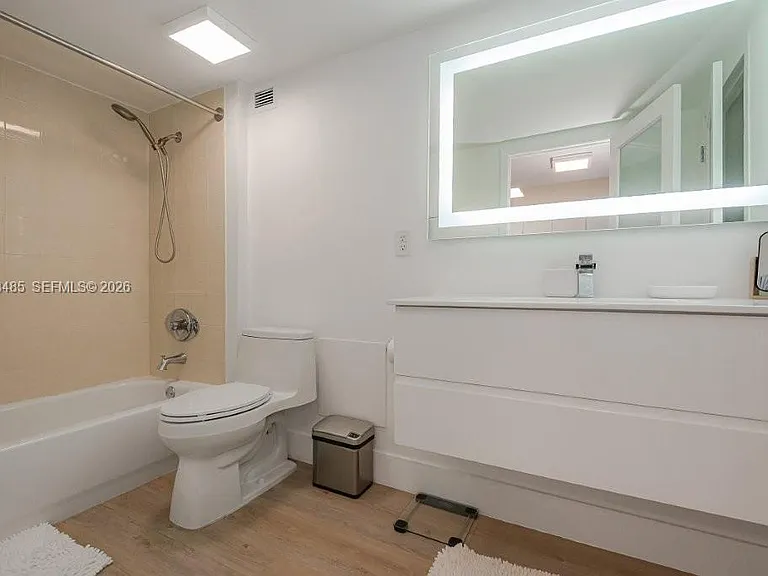 2301 Collins Ave #927 — Photo 4