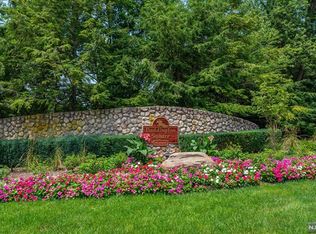 1018 Crown Ct, Mahwah, NJ 07430