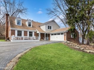 100 Oxford Rd, Tower Lakes, IL 60010