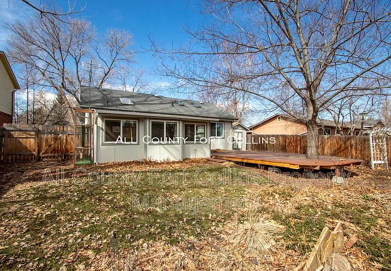 2730 Hanover Dr — Photo 24