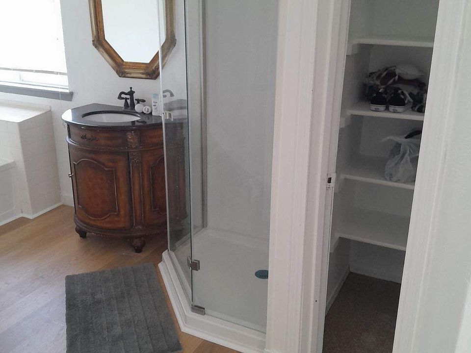 Master shower/closet/bath