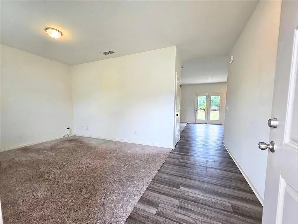 4 bed, 2.5 bath, 2132 sqft, $2,300 — Photo 4