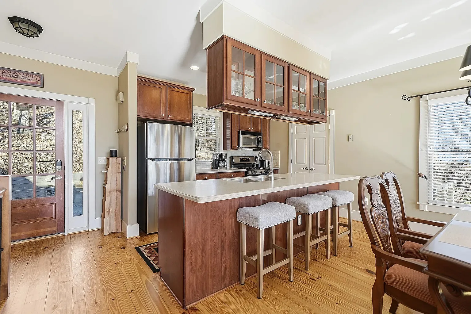3 bed, 2.5 bath, 2500 sqft, $2,850 — Photo 3