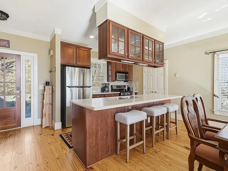 425 Sanderlin Mountain Dr — Photo 3