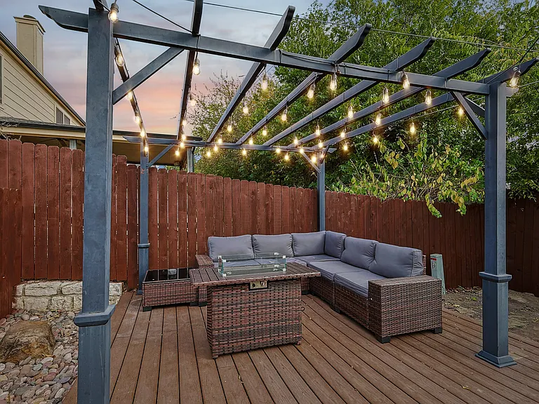 6872 Greenleaf Dr — Photo 41