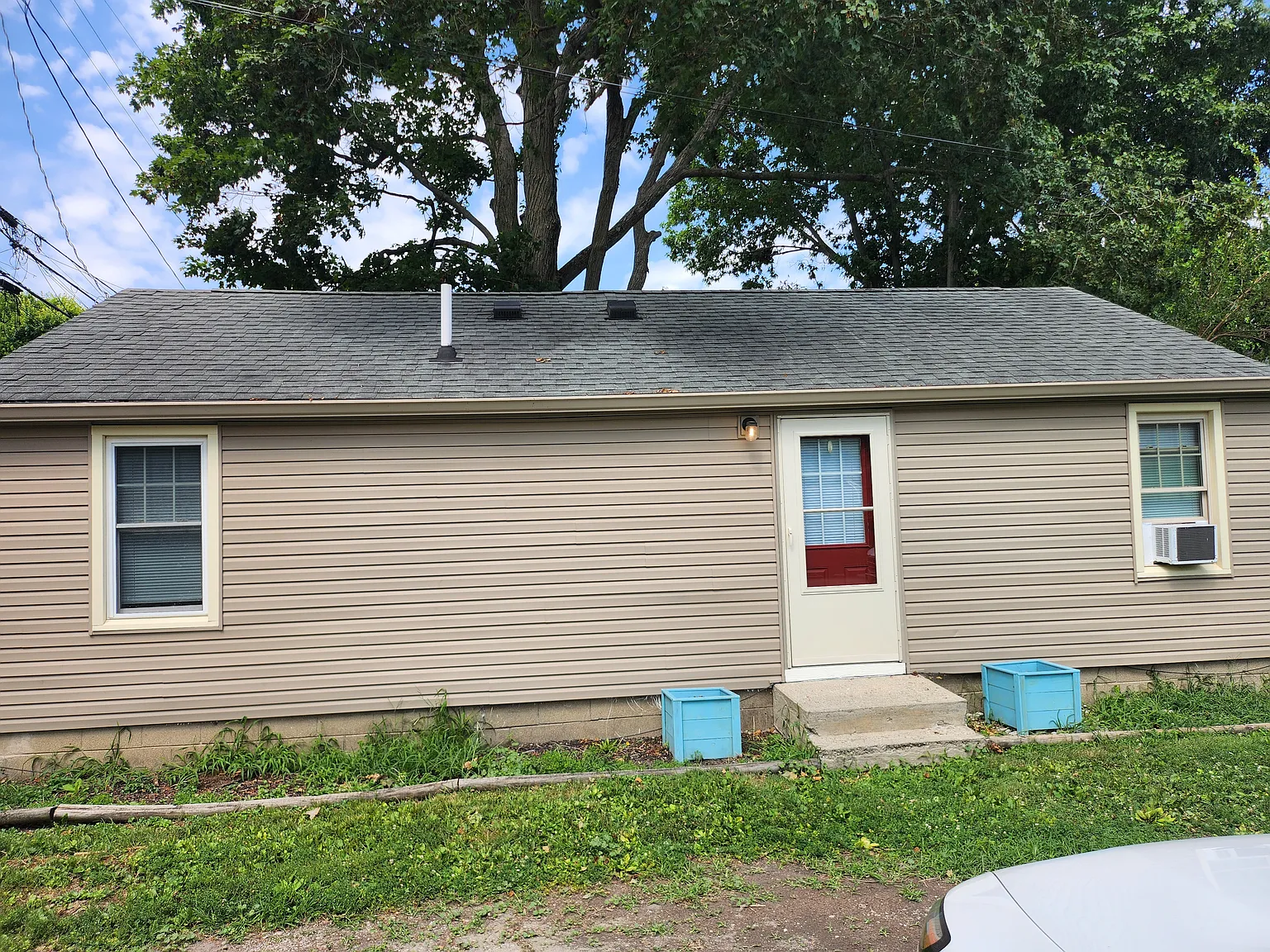 2 bed, 900 sqft, $850 — Photo 1