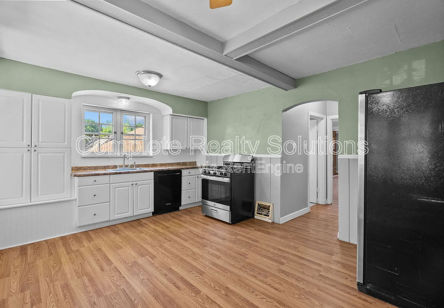 2 bed, 1.0 bath, 1500 sqft, $1,295 — Photo 2