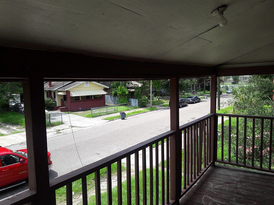 2nd image of 517 W 23rd St
