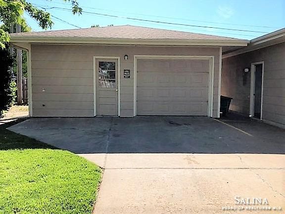 4th image of 2840 Ray Ave