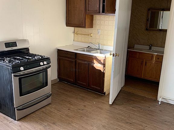 5th image of 125 Pearl St APT 2
