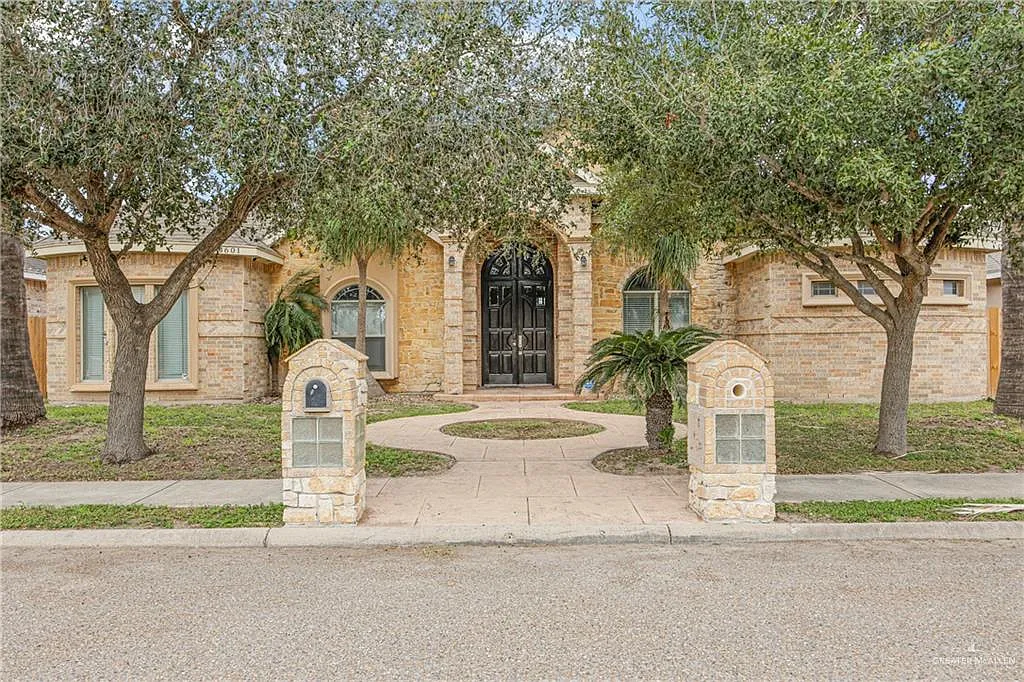 4 bed, 3.0 bath, 2386 sqft, $2,500 — Photo 1
