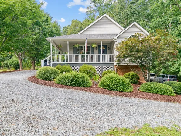 1497 Sunburst Rd, Evington, VA 24550