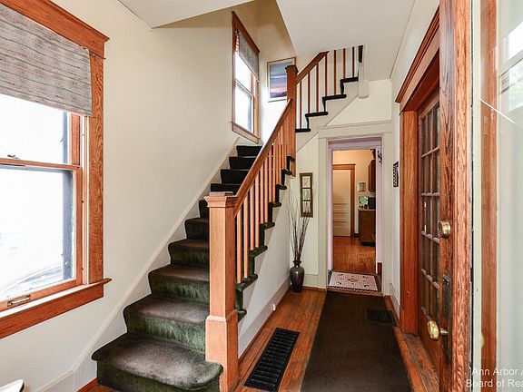 4th image of 110 E Kingsley St
