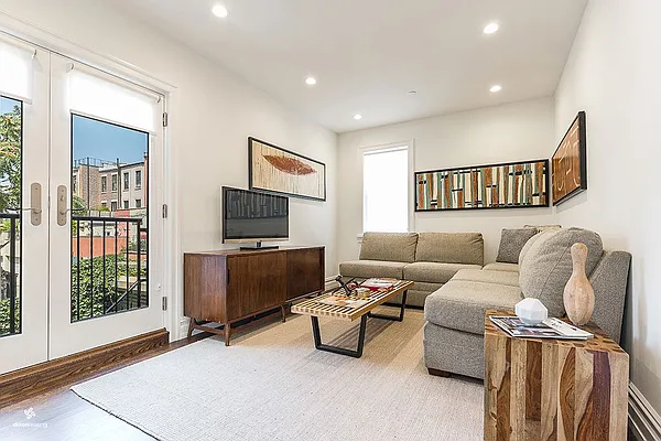 Rented by Dixon Advisory USA Inc. | media 36