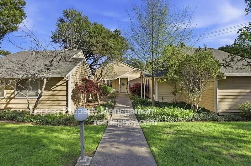 2 bed, 1.0 bath, 888 sqft, $1,675 — Photo 2