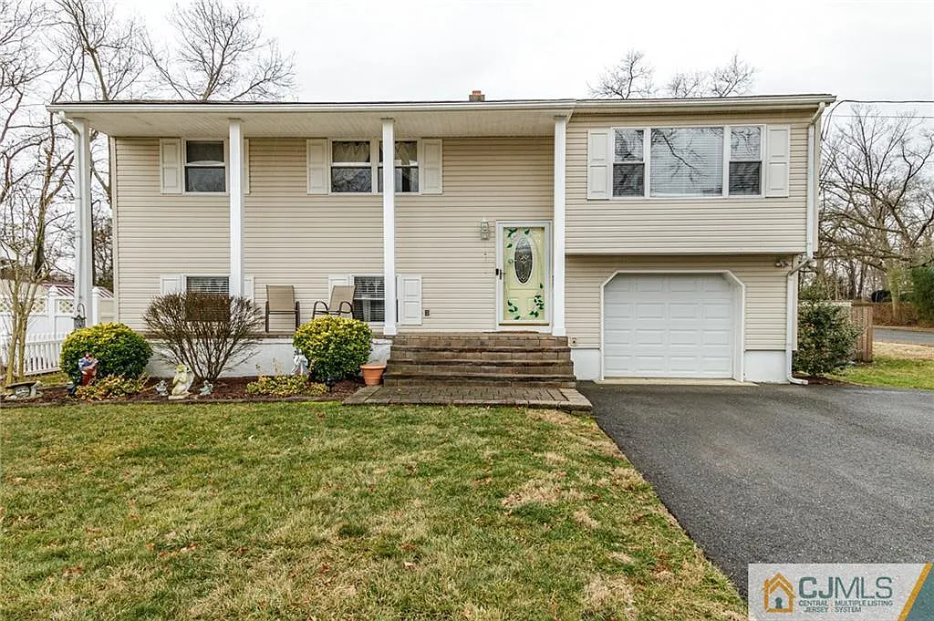 27 Sands Point Dr photo 1