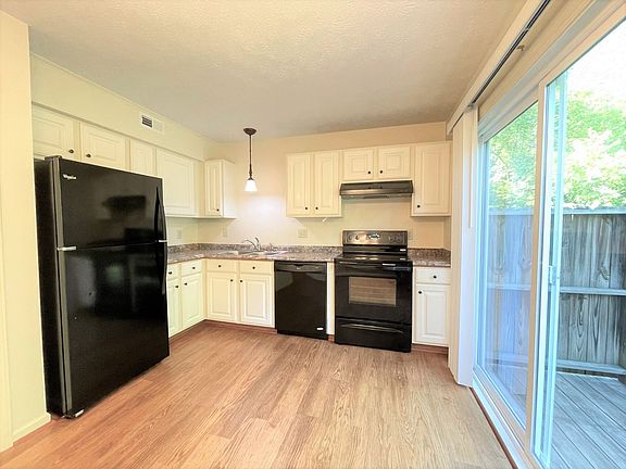 3rd image of 1921 Eastover Dr APT G