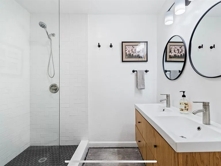 2316 Hermanson Dr — Photo 11
