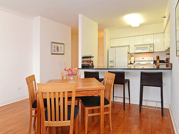 4th image of 512 N McClurg Ct APT 5811