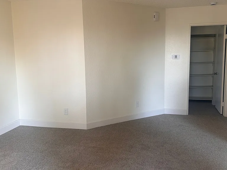 Vantage Point Apartments — Photo 34