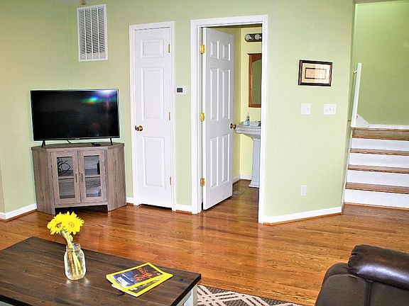 3rd image of 1024 Eigelbach Ave
