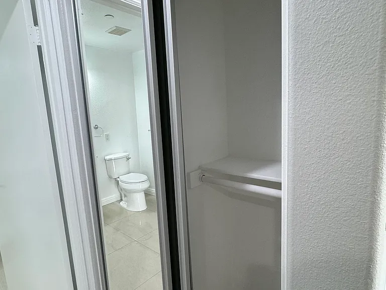 12222 Moorpark St #206 — Photo 32