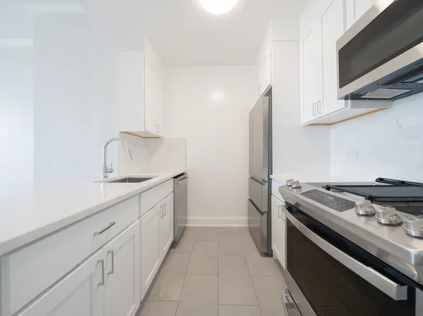 140 Riverside Boulevard image 9 of 28