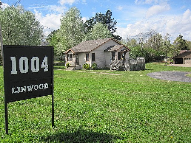 1004 Linwood at Sara Ann Cir