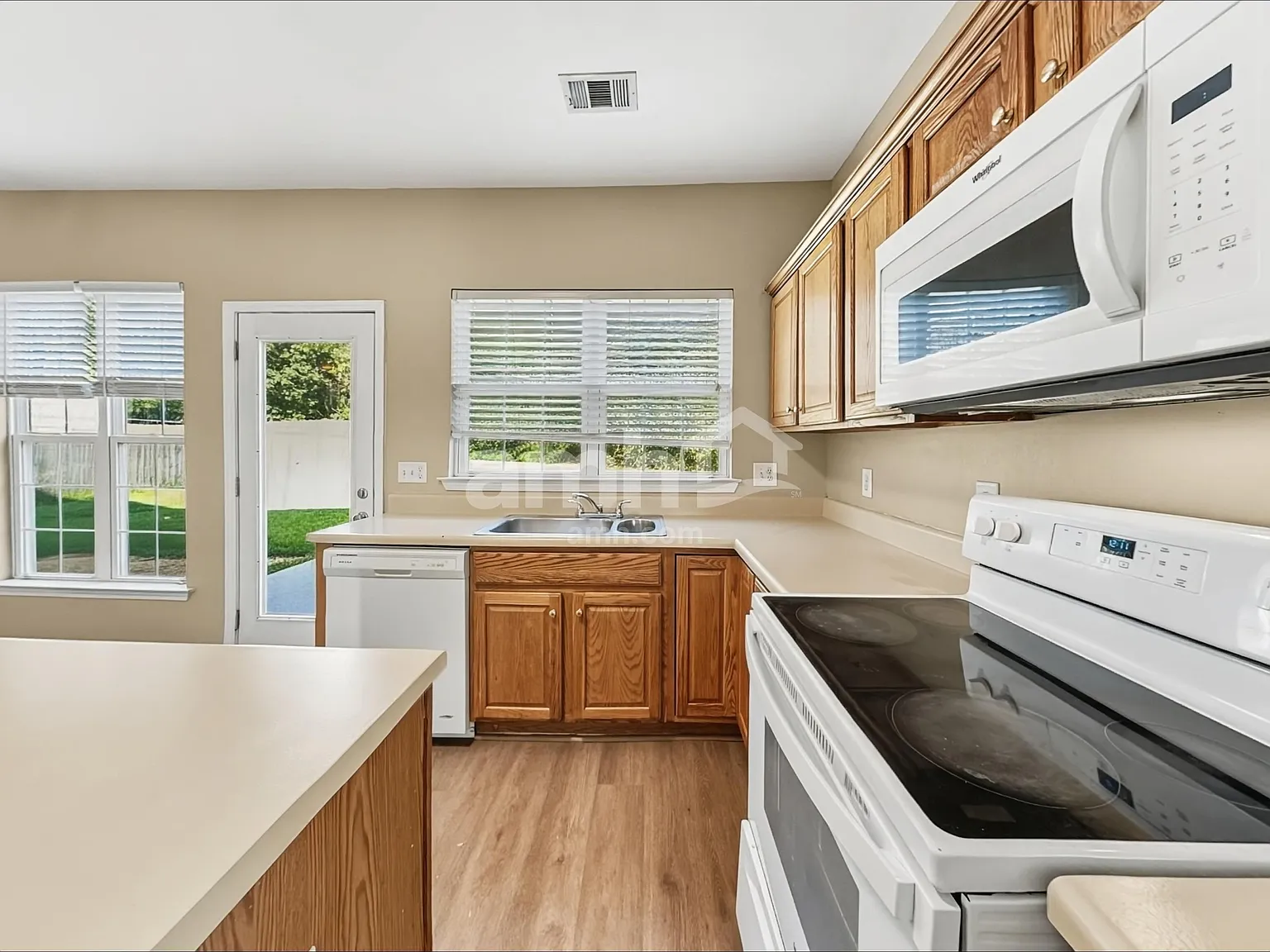 4 bed, 2.5 bath, 2331 sqft, $2,650 — Photo 4