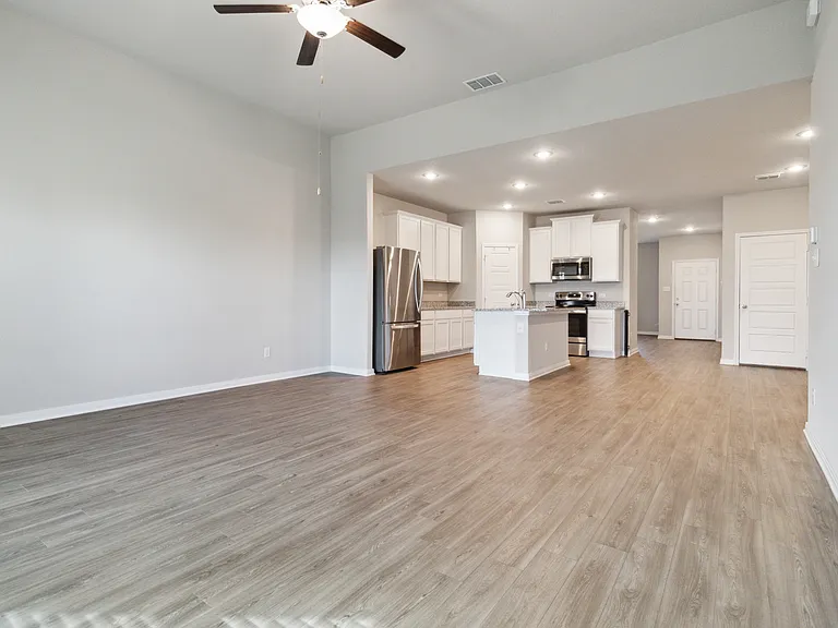 1033 Windflower — Photo 4