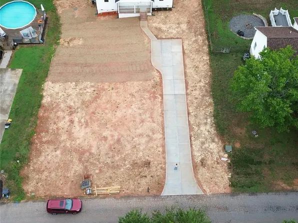 120 Whistling Pines Dr, Statesville, NC 28677
