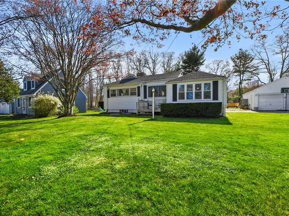 449 Crandall Rd, Tiverton, RI 02878