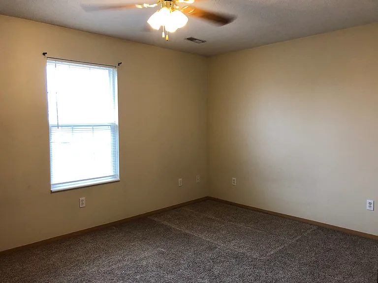 410 S Robert St — Photo 5