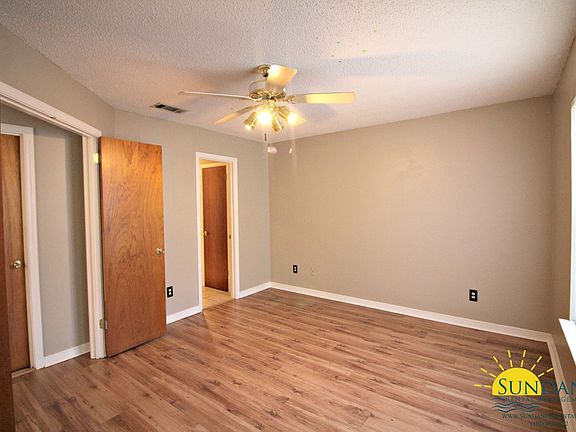 5th image of 1211 Charleston Cir