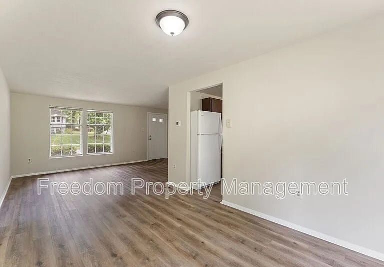 2516 Tabor Ct — Photo 8