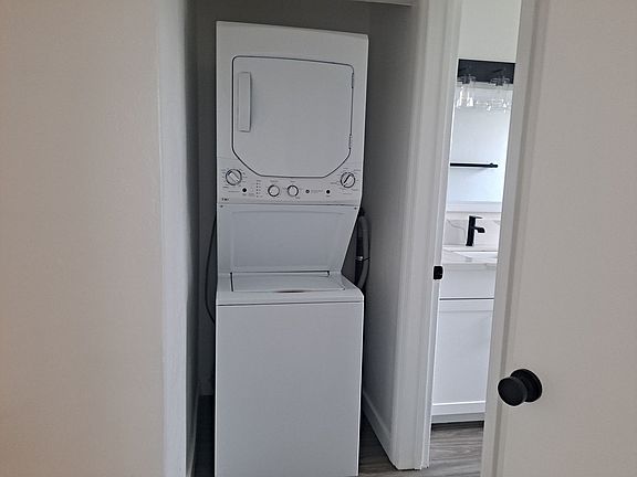 5th image of 3918 Oregon St #10