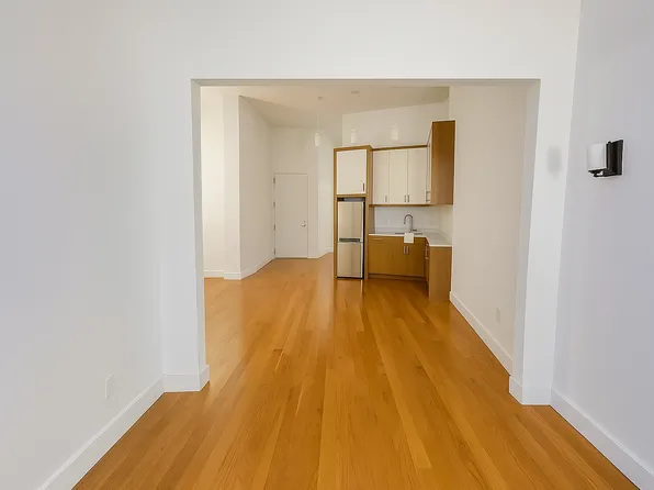 949 Willoughby Avenue image 1 of 10