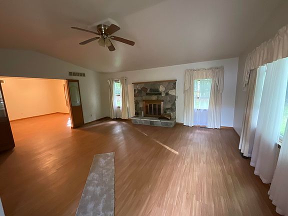 4th image of 161 Pepperell Ave