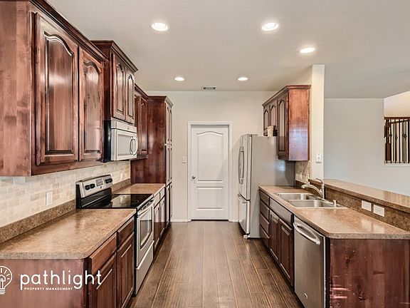 4th image of 1045 Hidden Meadow Dr