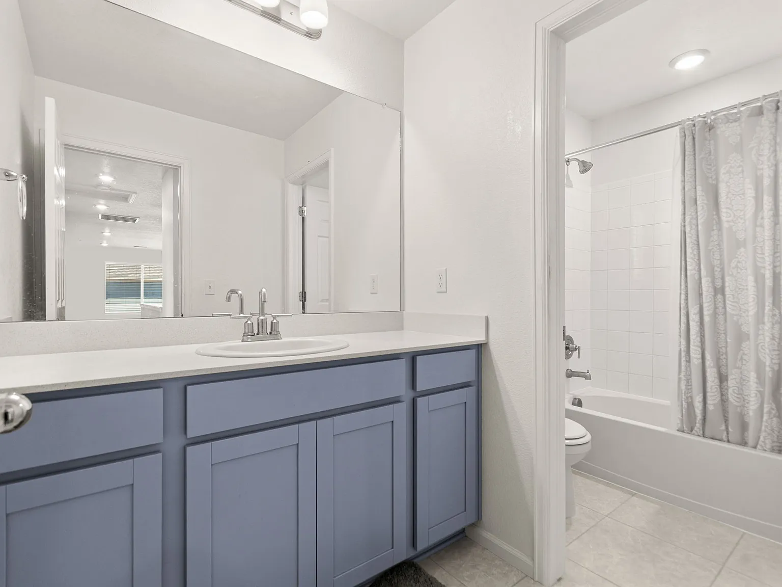 4 bed, 2732 sqft, $3,400 — Photo 2