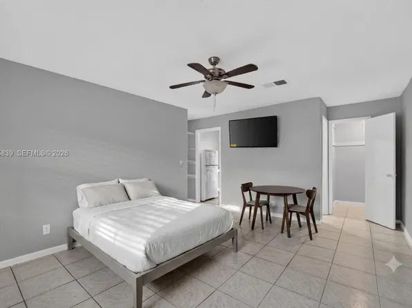 129 SE 4th Ave #4, Hallandale, FL 33009