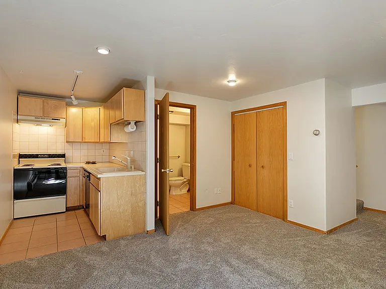 311 Midland Ave — Photo 12