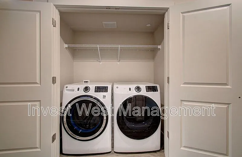 2 bed, 1.0 bath, 886 sqft, $1,775 — Photo 4