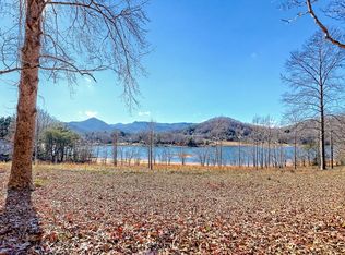 314 Lakeside Dr, Hiawassee, GA 30546