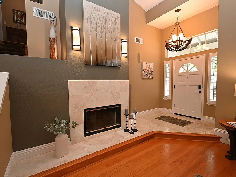 122 Tivoli Ln — Photo 2