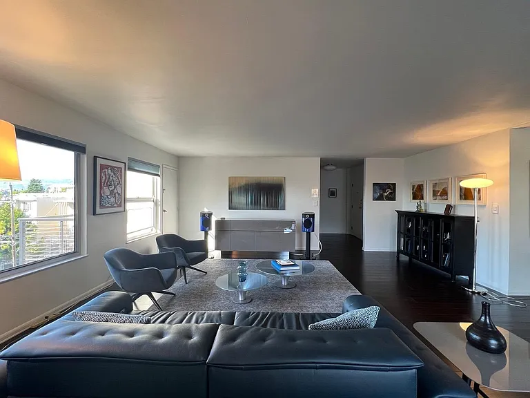 Very good light all day in the living room