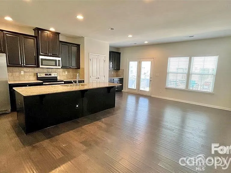 1519 S Church St — Photo 8
