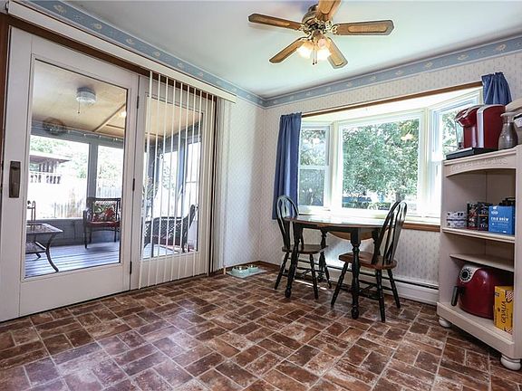 5th image of 49 Douglas Dr