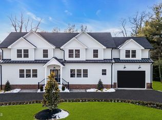 70 Valley Dr E, Atlantic Highlands, NJ 07716